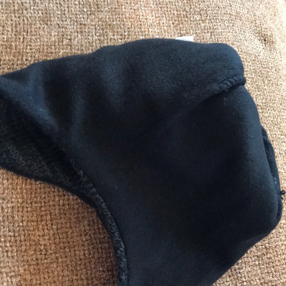 NWOT   TASSLE HAT with MATCHING GLOVES - Picture 3 of 3